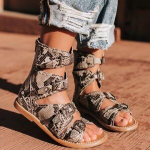 Women’s Size 8 Cleopatra Sandal.